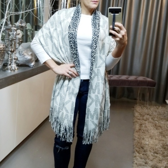 ❤LAST 1❤ MICHAEL KORS LEOPARD AND LOGOS SCARF - Picture 3 of 4